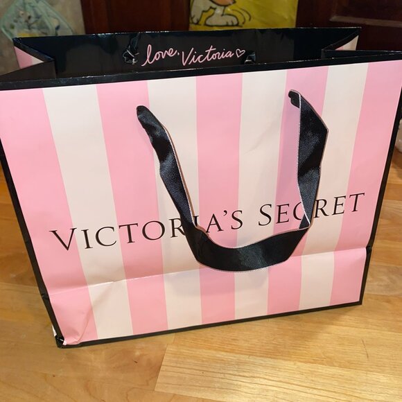 Set of 3 Victoria’s Secret store / shopping / gift bags + box - Picture 2 of 9